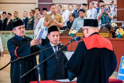 JABATAN BARU - DPRD Kota Tangsel gelar paripurna pengangkatan sumpah Mustopa kembali menjadi Wakil Ketua DPRD Tangsel dari Fraksi PKS gantikan M Yusuf.