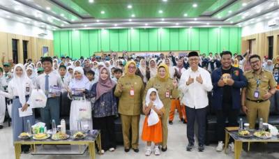 Wakil Bupati Intan Nurul Hikmah pada pembukaan Workshop Penguatan Karakter Anak, Literasi Digital, dan Parenting di Aula Dinas Pemberdayaan Perempuan dan Perlindungan Anak (DP3A) Kabupaten Tangerang. Foto : Humas Kab. Tangerang