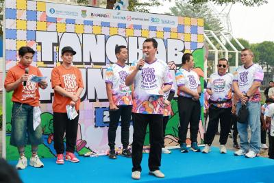 Bupati Tangerang Moch. Maesyal Rasyid secara langsung melepas para peserta Tangkab Fun Run 2026. Foto : Humas Kab.Tangerang