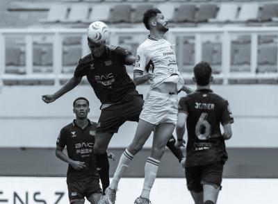 Laga Dewa United vs PSS Sleman. Foto : Ist