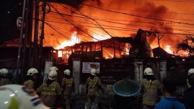Kebakaran Jalan Teuku Nyak Arif, RT 05/01, Kebayoran Lama Utara, Kebayoran Lama. Foto : Ist