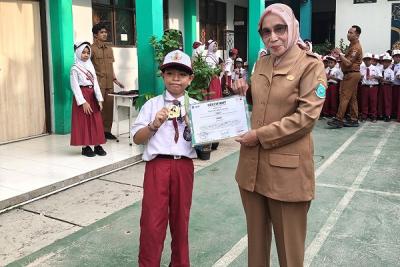 MEMBANGGAKAN - Murid SDNI 1 Ciater menoreh prestasi membanggakan juara pencak silat.