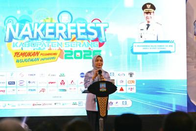 NAKER FEST. Bupati Serang Ratu Rachmatuzakiyah membuka Naker Fest Tahun 2026 di Aula Universitas Faletehan di Desa Pelamunan, Kecamatan Kramatwatu, Kamis (24/9). HUMAS PEMKAB SERANG
