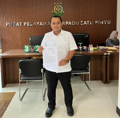 Tim Kuasa Hukum UIN Jakarta, Alwanih mendatangi Kejati Banten pada Rabu (16/09/2026).(dok/UIN)