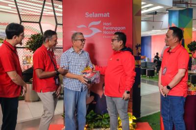 Dalam rangka memperingati Hari Pelanggan Nasional 2026, Telkomsel Area Jabotabek Jabar menghadirkan beragam program apresiasi bagi pelanggan dengan mengusung semangat “Sepenuh Hati, Memahami” sebagai bagian dari komitmen “Melayani Sepenuh Hati”.(Istimewa)