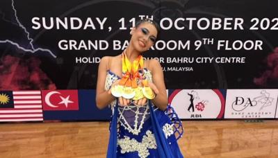 DANCESPORT. Atlet dancesport asal Tangerang Selatan (Tangsel), Audy Zhafirah Putri Siswi, Tampil gemilang berhasil menyabet 8 medali di Malaysia