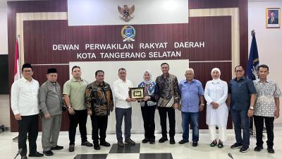 TERIMA KUNKER - DPRD Kota Tangsel terima kunjungan kerja dari DPRD DKI, Kamis (22/10). Kunjungan itu membahas terkait penyusunan APBD 2027.