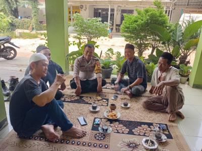 SAMBANG WARGA - Polsek Serpong terus gencarkan kegiatan sambang warga untuk ikut serta jaga Kantibmas.