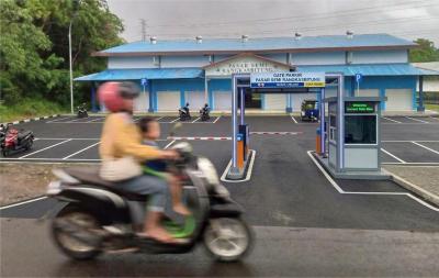 Ilustrasi gate parkir di Pasar Semi, Rangkasbitung, Kabupaten Lebak.(Photo by Chatgpt)