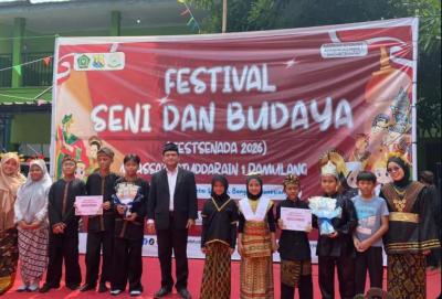 KEBUDAYAAN - (MI) Assa’adatuddarain 1 Pamulang, Kota Tangsel, mengikuti Festival Seni dan Budaya (FESTSENADA) Tahun Ajaran 2026/2027.