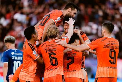 Selebradi skuad Persija. Foto : Ist