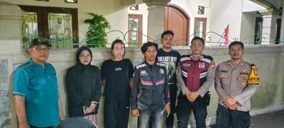 MEDIASI - Polsek Ciputat Timur lakukan mediasi kepada warga yang terlibat dalam pesanan ojek fiktif.